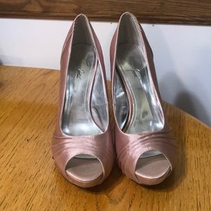 Jaqueline Ferrar heels